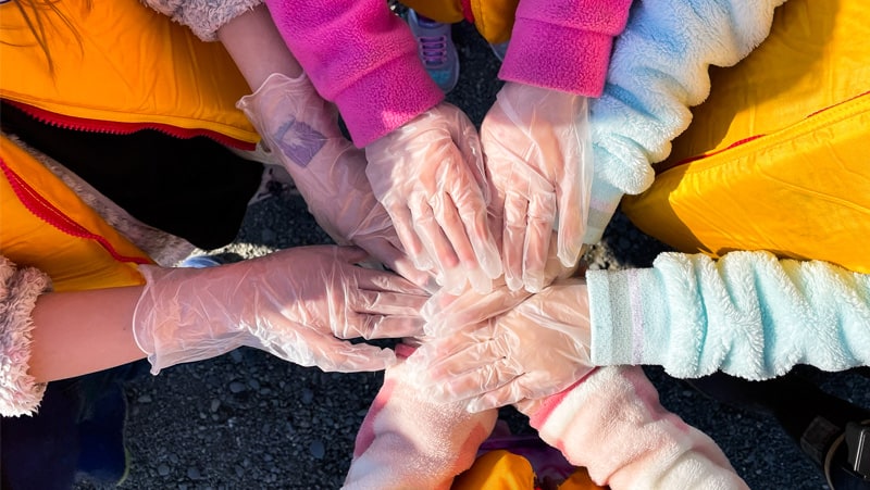 2022-06-06-kids-cleanup-the-kenai-river - 2022 06 06 HL hands